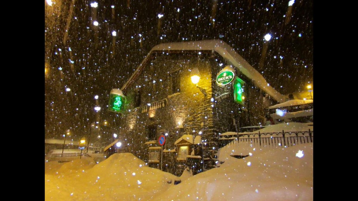 fattyssoldeu's tweet photo. Still snowing!!!! #soldeu #fattyssoldeu #Grandvalira #andorra https://t.co/mIVnJh7OxC
