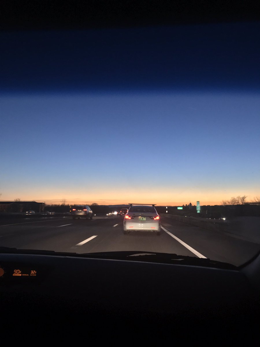 BeCarefuI's tweet photo. Late night drives pt .1 https://t.co/TZjw6qEUqq