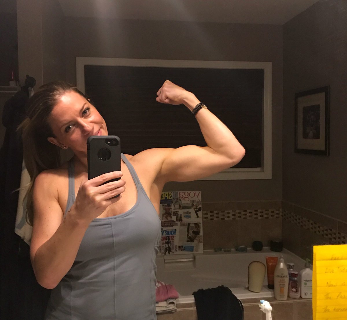 liznierzwicki's tweet photo. Loving the #figurefit bicep workout this month. I'm feeling the pump. 💪🏼#figurefit https://t.co/Ar7BiQt44p