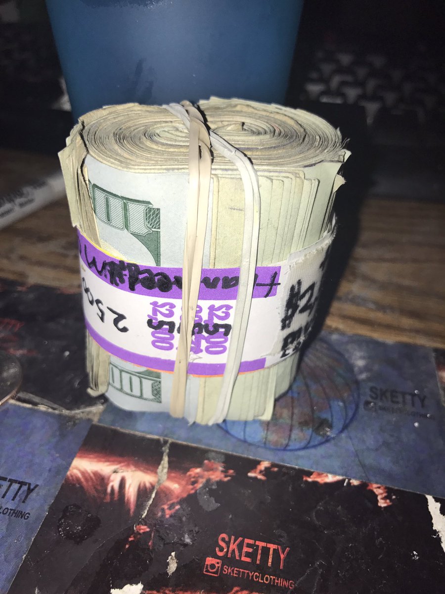 BeCarefuI's tweet photo. Keep your bank rolls tight https://t.co/zP6hezKiA7