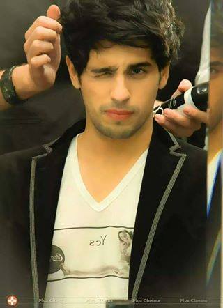 Happy bday handsome wish u a great year
keep shining       HBD Sidharth Malhotra 