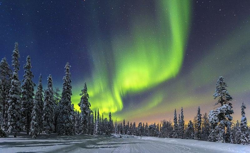 jheannie77cs's tweet photo. Spectacular view..😍🙏 #wintertime #starrynight #auroraborealis #lapland #finland #northernlightslover❤ https://t.co/emQrXrf4zK