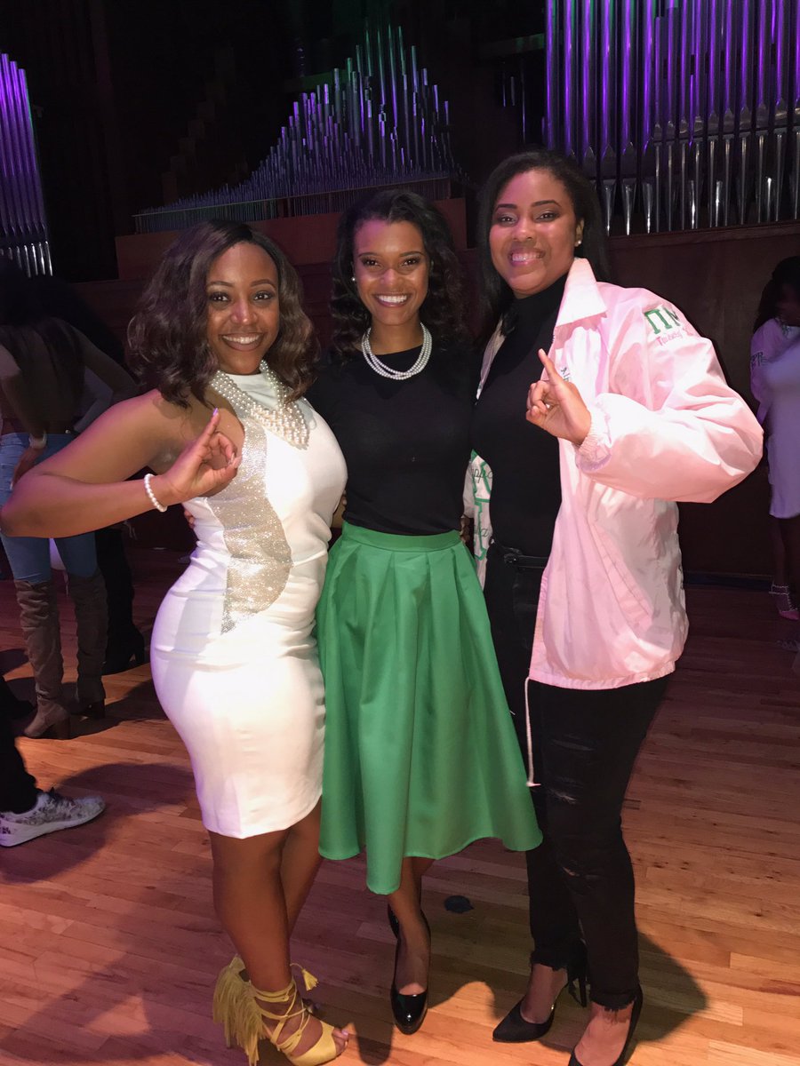 bre_nacole4's tweet photo. It's something about them Phine Nines 😍🤗 #SPR05 #FA11 #SPR15 #FA16 💗💚 #DontHurtEmPiMu #J15 https://t.co/j9SqXJ0Lnw