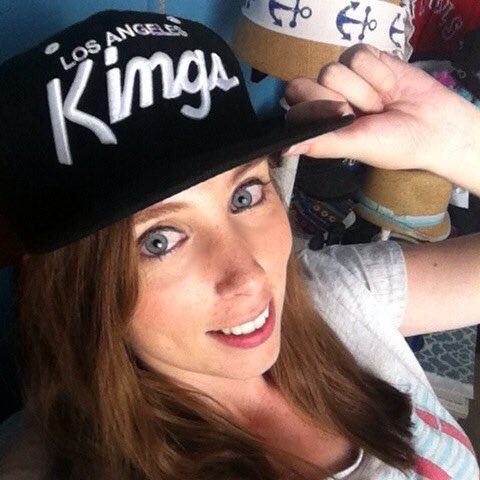 Girlsrockinlids's tweet photo. Shoutout to the lovely @Laj93 looking sexy in her lids #babe #kingsgirl #hockeygirl https://t.co/z0g5ykPpyy