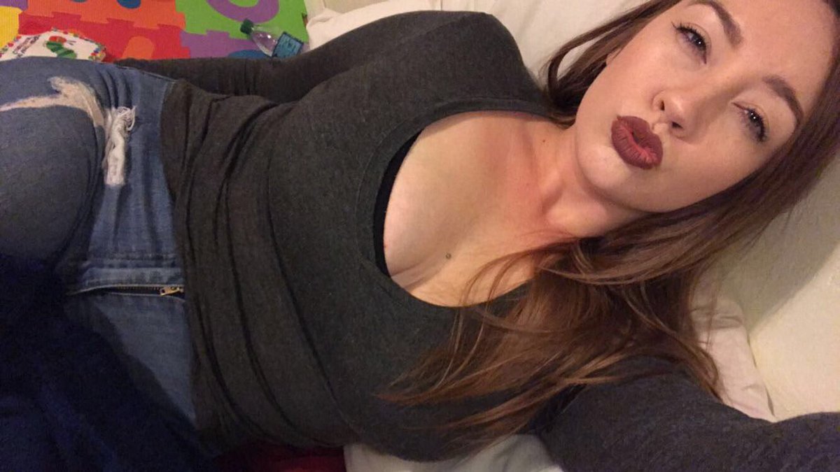 Lexi__rose48's tweet photo. You can pay me now 🐷🐷 @RTpig https://t.co/5MwJW07bS2