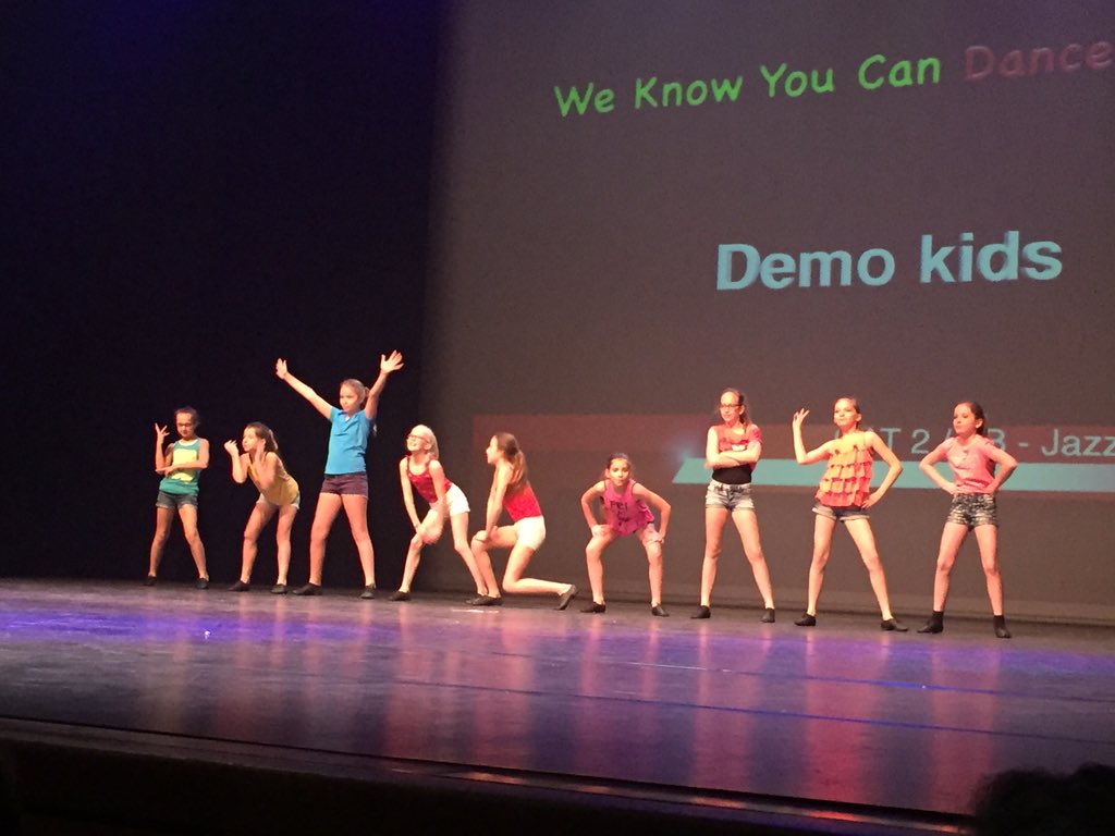 DanceWorksVO's tweet photo. Meiden #DemoKids dansen op het vrolijke nummer "Sofia" Alvaro Soler #dans #jazz #weknowyoucandance @KunstencentrumV https://t.co/VQdCmcORCE