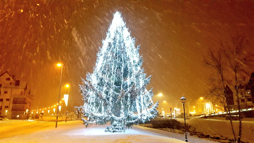 Se refuerza la  #Nheuada en la <a href="/Val_dAran/">Val d'Aran</a> ¿Se acerca la #GranaNheuada? <a href="/Val_dAran/">Val d'Aran</a> <a href="/AEMET_Cat/">AEMET_Cataluña</a> <a href="/meteocat/">Meteocat</a>