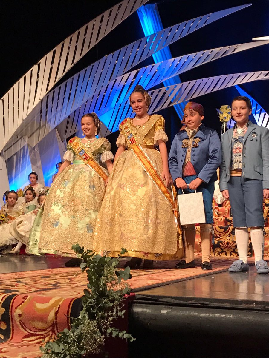 fallacaminou's tweet photo. Presentacions de la @PlazaMayorAlz i Falla Plaça del Forn on han assistit els nostres representants!! #ModoFallesOn #Falles2017 https://t.co/NBqKcUhxsA