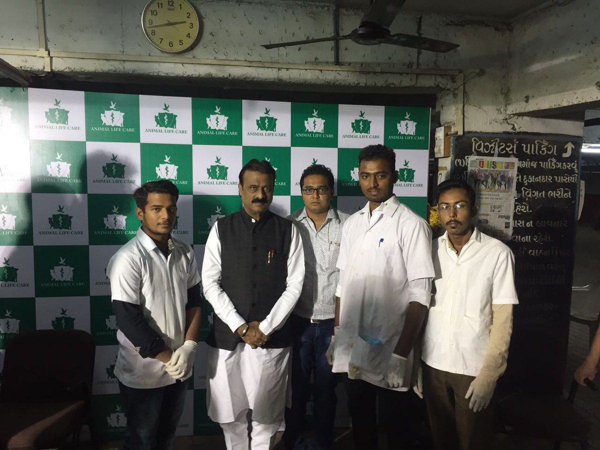 igautamshah's tweet photo. એનિમલ લાઇફ ચેરીટેબલ ટ્રસ્ટ દ્વારા #ઉત્તરાયણ પર્વ પર આયોજિત પક્ષી બચાવ અને સારવાર અભિયાન ની મુલાકાત લીધી હતી 

#SaveBirds #Uttarayan2017 https://t.co/CGQFbebhi7