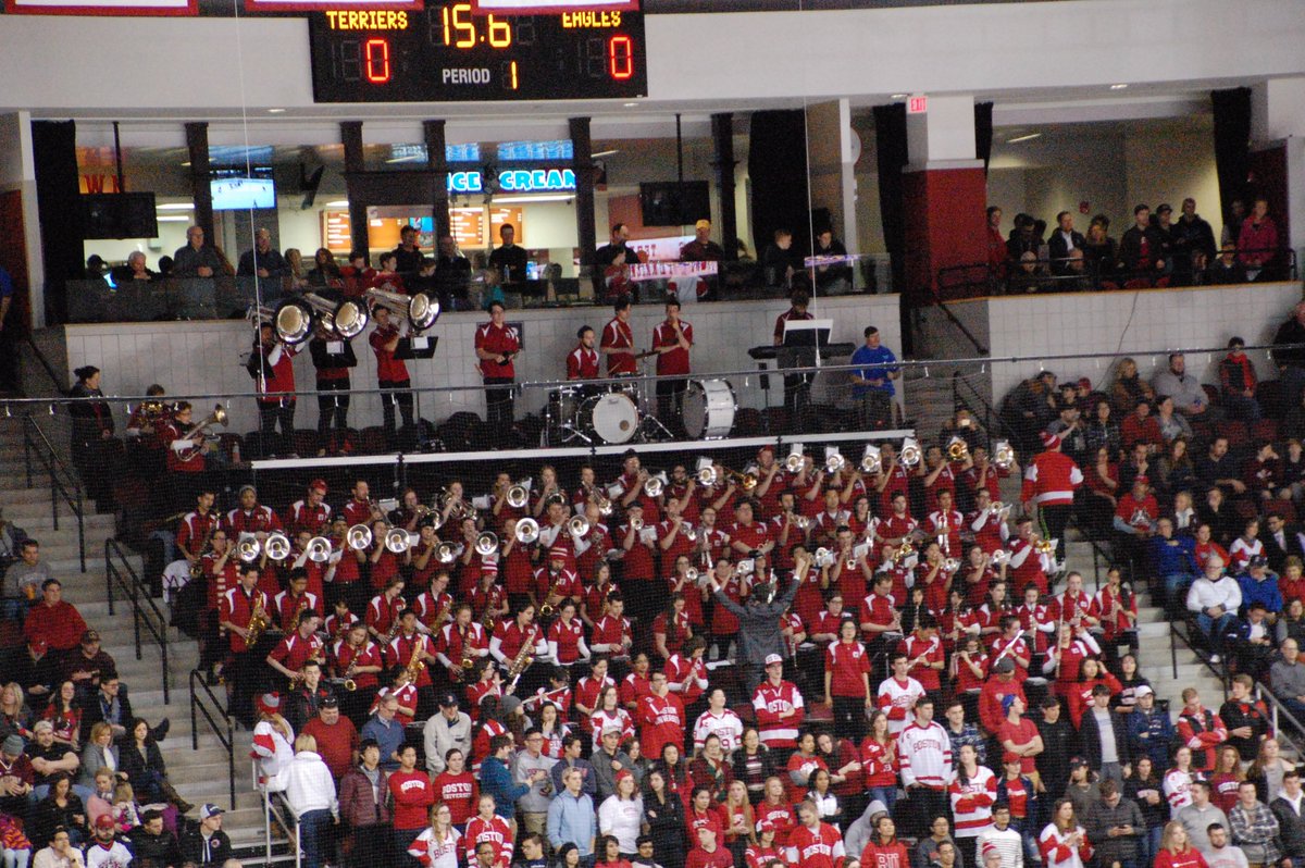 EdBoesel's tweet photo. Enjoyed EXCELLENT hockey between BU(2) and BC(1), full house, strong pep band #bupepband #BUHockey https://t.co/w39Gyyl8rD