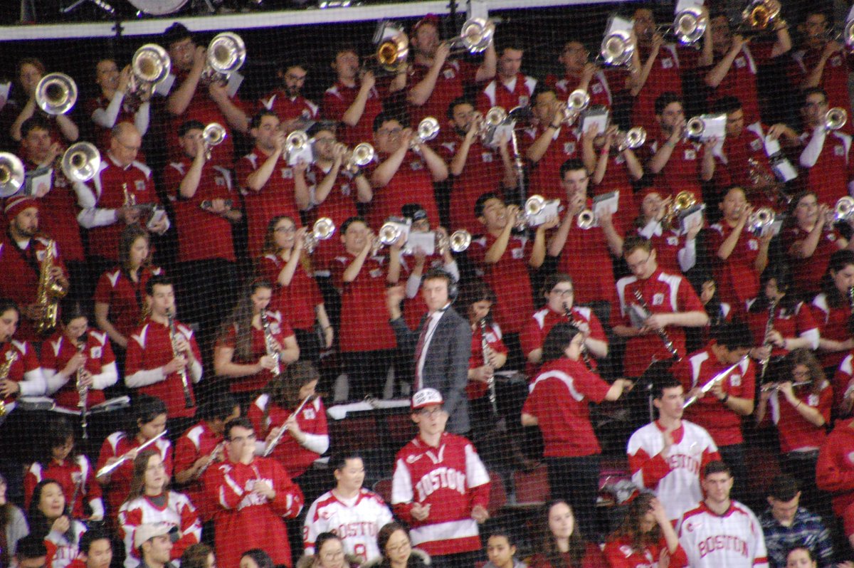 EdBoesel's tweet photo. Enjoyed EXCELLENT hockey between BU(2) and BC(1), full house, strong pep band #bupepband #BUHockey https://t.co/w39Gyyl8rD