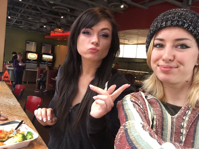 Face full of noods ✌🏻️ https://t.co/SB8nOIThYm<a href="/tag/munchies"class="tags"><span>#munchies</span></a><a href="/tag/snacks"class="tags"><span>#snacks</span></a><a href="/tag/nudes"class="tags"><span>#nudes</span></a><a href="/tag/funnynudes"class="tags"><span>#funnynudes</span></a>