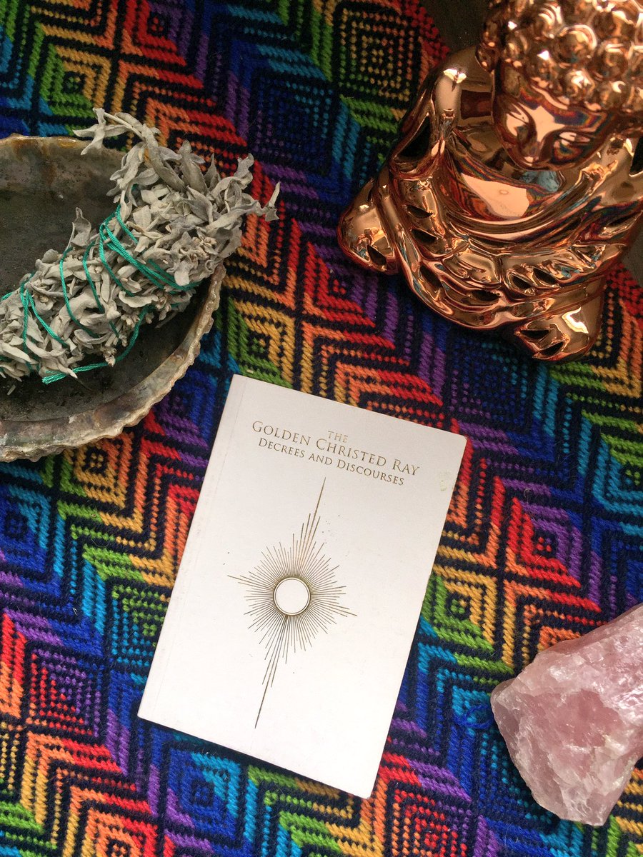 Conscious_Media's tweet image. "To thine own self be true. To thine own self be love." ☀️ #goldenchristedray #divinedecrees #cosmicray #gisellekoy #sundayinspiration