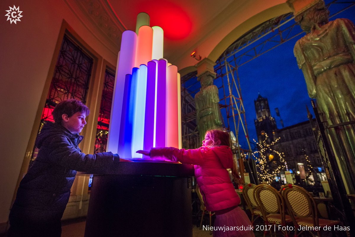 CultureleZondag's tweet photo. Met 18.500 bezoekers kijken wij terug op een geslaagde (culturele) #cznieuwjaarsduik. Bekijk de eerste foto's: https://t.co/9ymx28WVLG https://t.co/DxOqOqjqc7