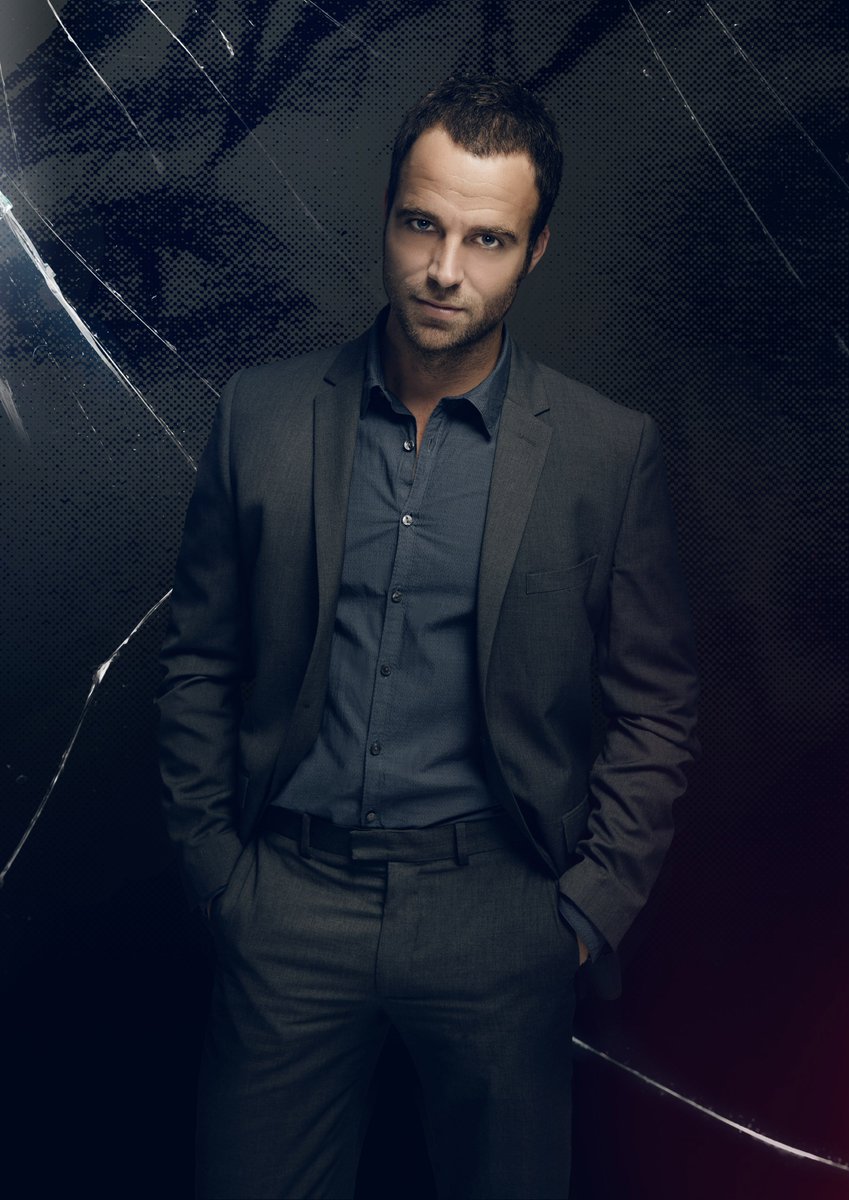 SeQuienEresTV's tweet photo. .@carles_francino es David Vila en #SéQuiénEres: Abogado con despacho propio. Tiene una gran sintonía con su socia Eva Durán (@AidaFolch1) https://t.co/TLyKOqAhUO