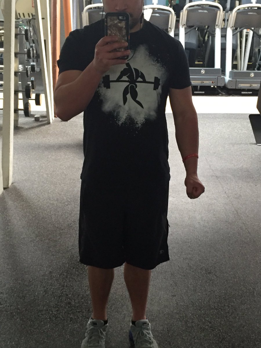 Chrisdelgadill1's tweet photo. My workouts are always 100x better in a Defranco's Gym Tee. @DeFrancosGym #DefrancoStrong #FireUp https://t.co/oY7DpIsaCM