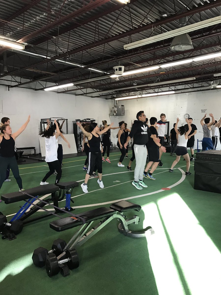 caisafs's tweet photo. CFS x CAISA x KIN ATHLETICS is getting pumped!! #teamblack #teamwhite #workit https://t.co/nhvbALd9KH