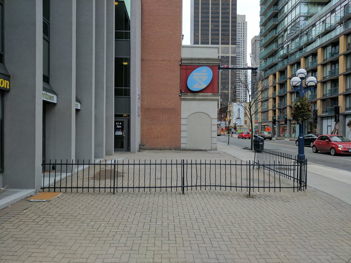 idragovic26's tweet image. This little square at SE corner of Yonge-Davenport-Church should be a bit more animated... #SitTO?