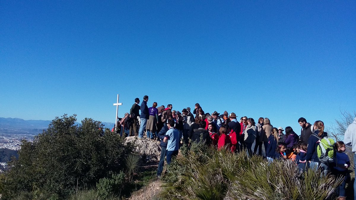 cienciaenclase's tweet photo. Celebración del 90 cumpleaños del Padre #Tejera con @scoutsek #Málaga en un día inolvidable. https://t.co/yATzzm02JR