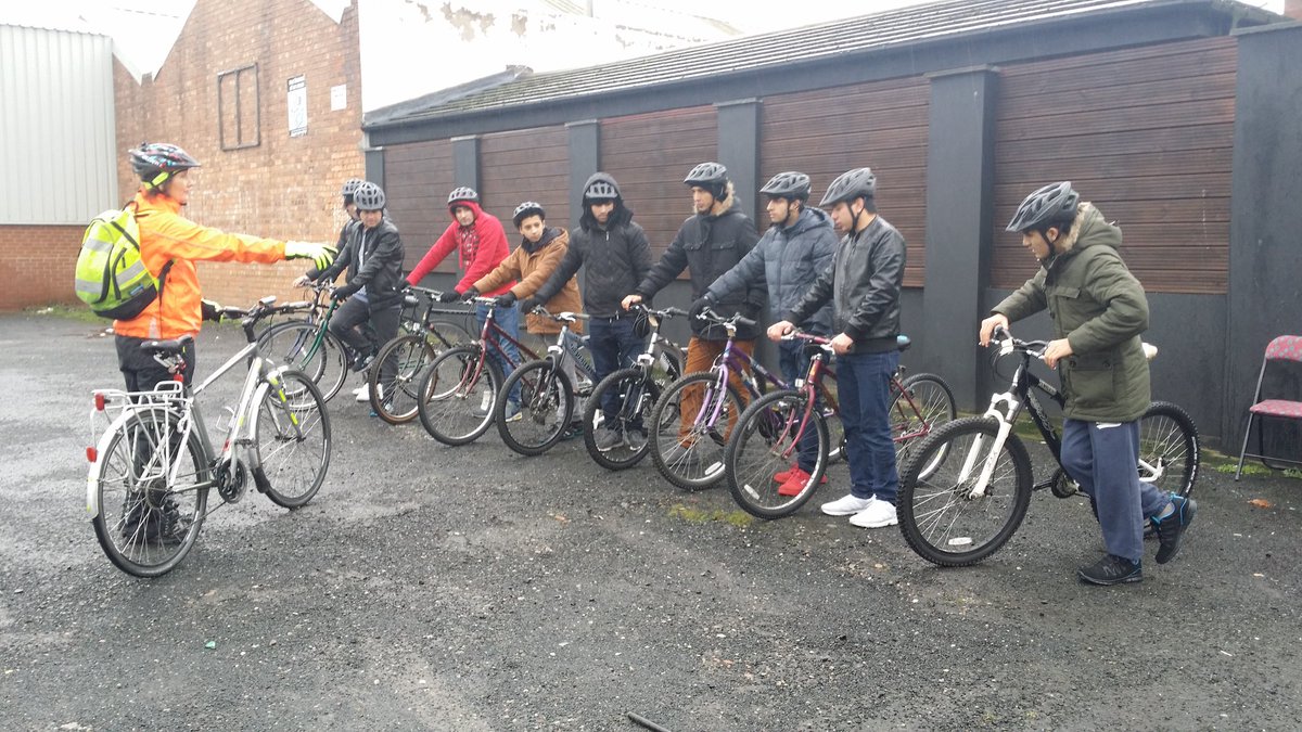 The____GAP's tweet photo. Cycle training session no.1 w/ young refugees. Lots of fun! Thanks @CycleSouthBrum! @GAPBorders #BikesNotBorders https://t.co/ewl3ehloqD