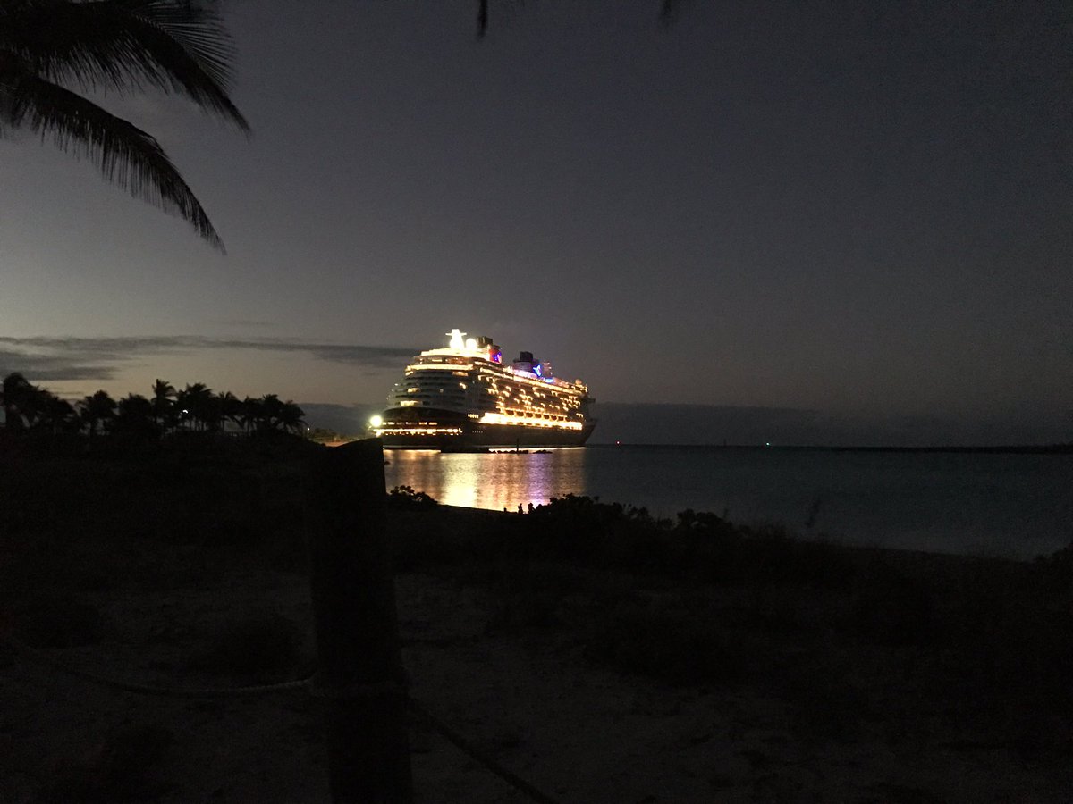 RunMeep's tweet photo. @runDisney  It really was picture perfect! https://t.co/abCqDO5Wkg