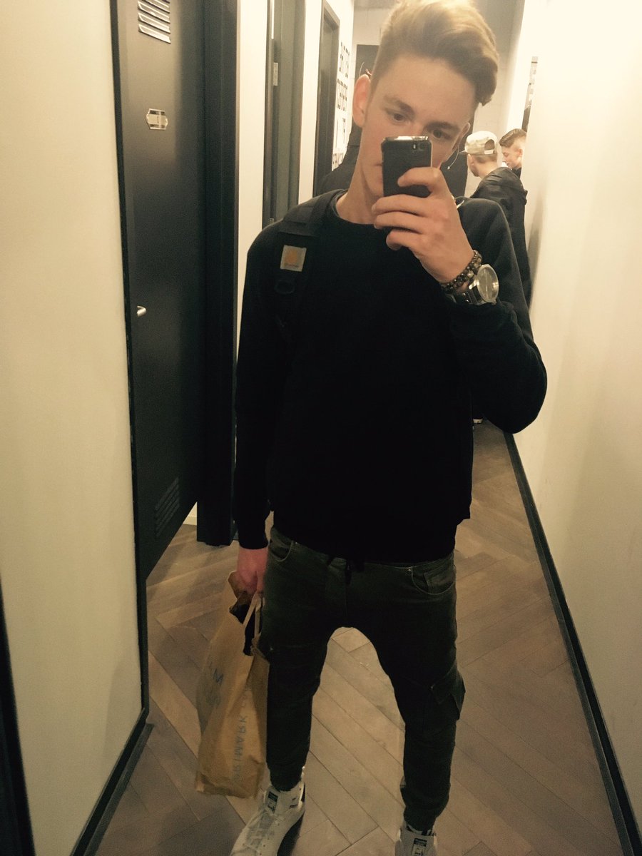 jorrevdv's tweet photo. #shopping #carhartt #oozoo #apple #miror #style #mode #nike #adidas #Bracelets https://t.co/VPmGPWCYwu