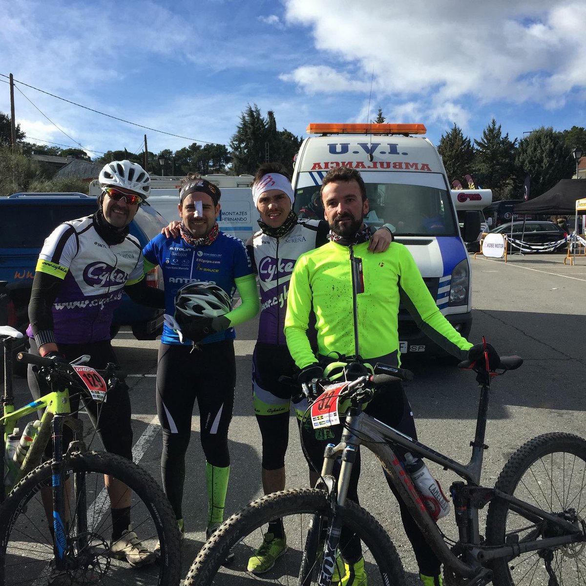 CykelClub's tweet photo. Aquí tenemos a nuestros #Bikers. Hoy con caída incluida, han realizado un carreron! #MSO #navalagamella https://t.co/7h7LMxgGAk