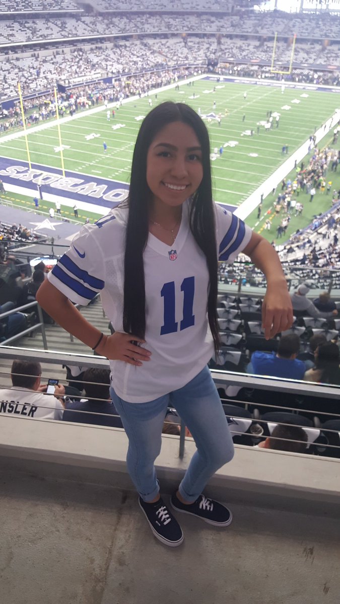 MannySepeda's tweet photo. My Big Mac and I at the game its going down. https://t.co/v4sqseN9EA