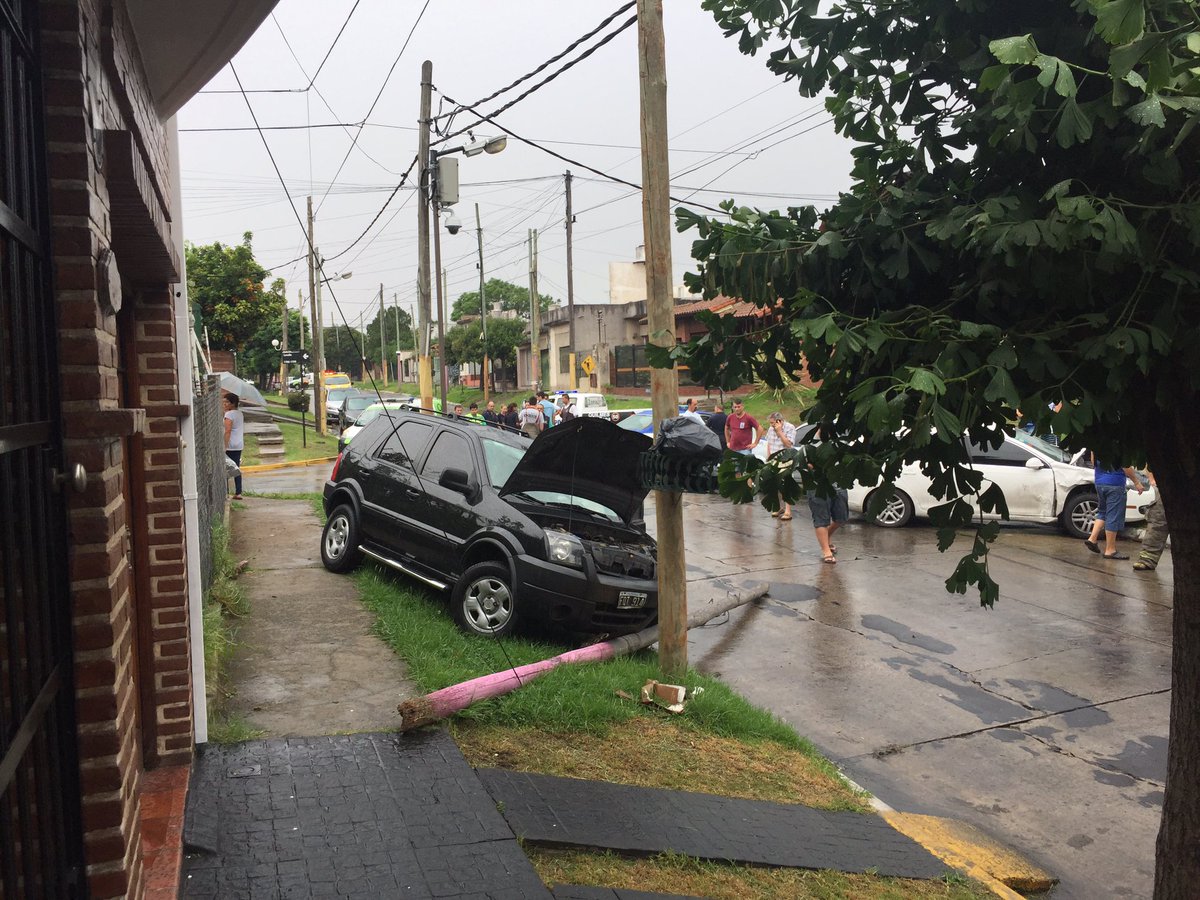 gfcapparelli1's tweet photo. Semáforo urgente.
Av. Hernández y Lavalle - Quilmes https://t.co/uFxB9418zJ