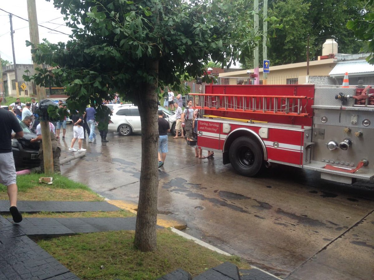 gfcapparelli1's tweet photo. Semáforo urgente.
Av. Hernández y Lavalle - Quilmes https://t.co/uFxB9418zJ