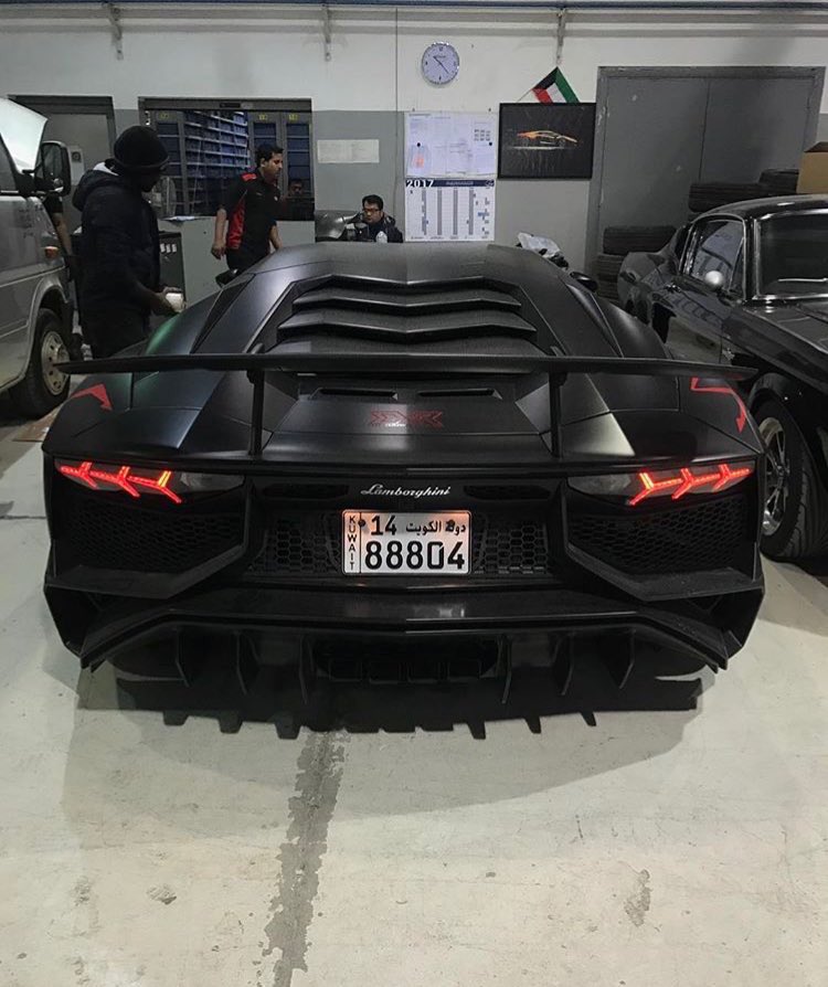 BSKQ7's tweet photo. Matte black $600000 Lambo https://t.co/hmGRrjxyjo