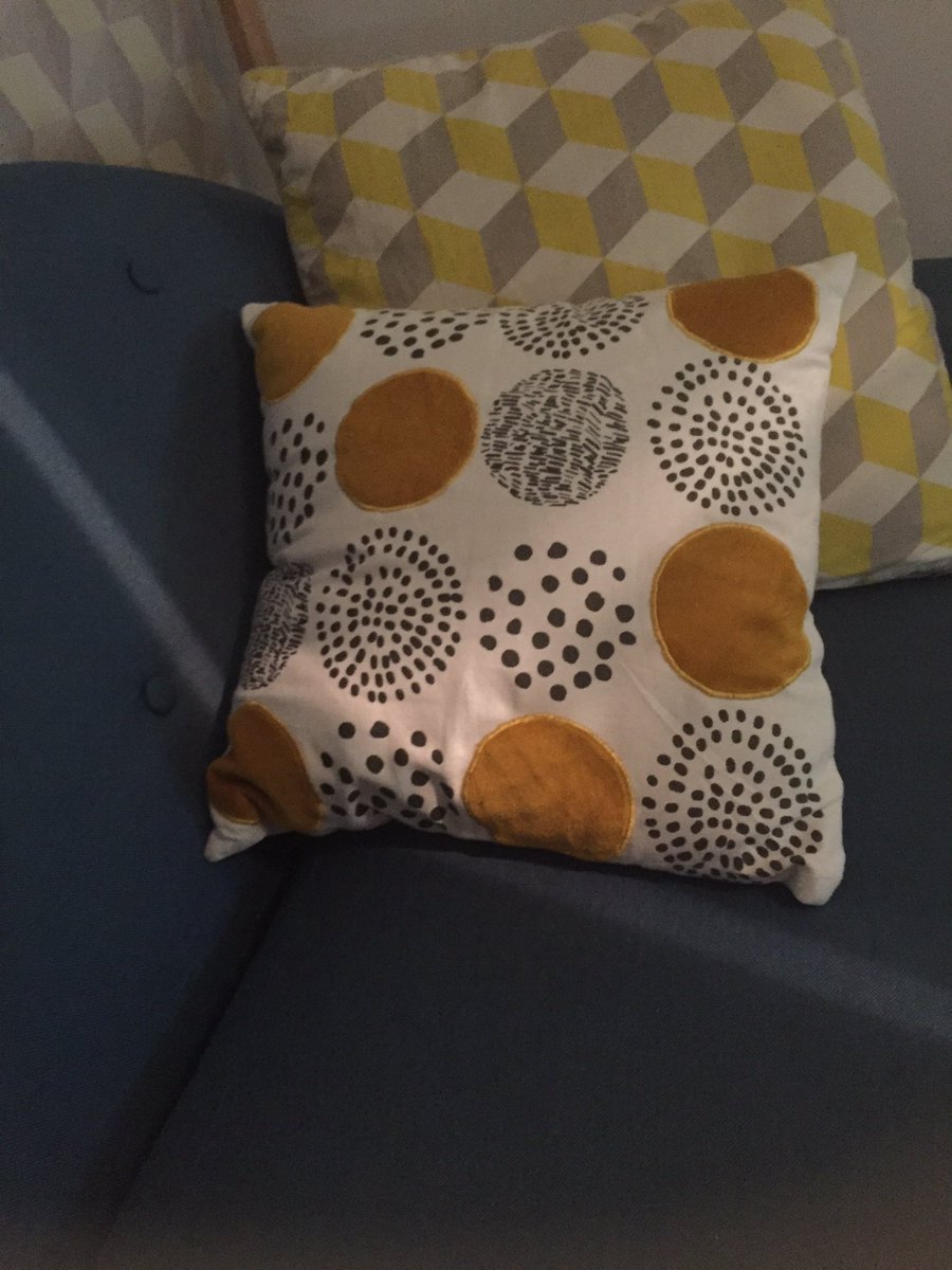 PhKlem's tweet photo. #canape #scandinave #jaune #graphique #home #decoration @Alinea_fr @Conforama https://t.co/xfeVoBcYEH