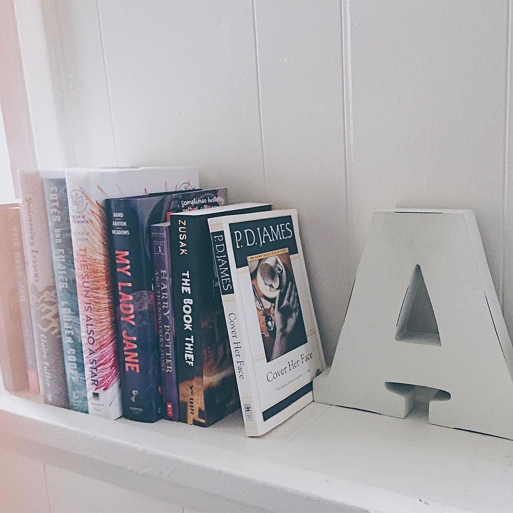 byamberburns's tweet photo. Currently soaking up every good bit of this long weekend 💛 .
.
.
.
#EMDaily #photooftheday #bookstagram #books #rea… https://t.co/TSTmxnAmmA