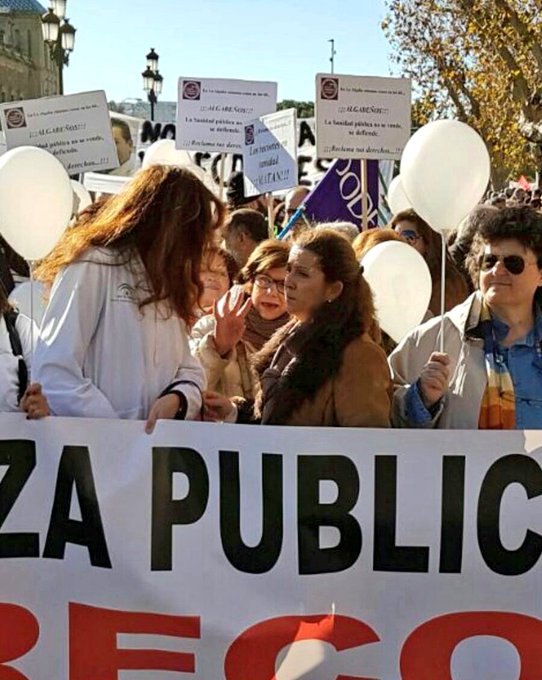 Miembros de VOX Sevilla son agredidos por izquierdistas por defender la sanidad