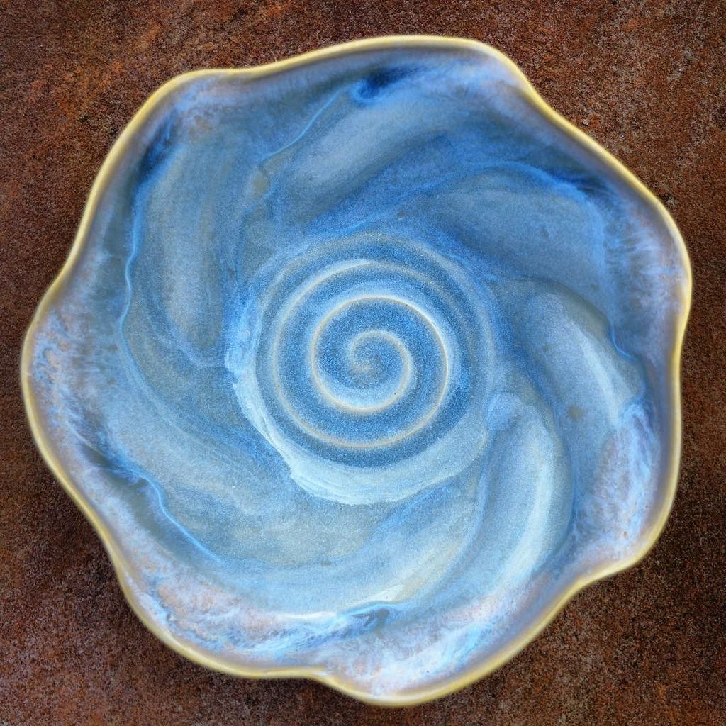 AnasClayHouse's tweet photo. Finished altered bowl from my demo video.
:
:
#pottery #pottersofinstagram #bowls #handmadepottery #texture #wheelt… https://t.co/zVQkMtjaTa