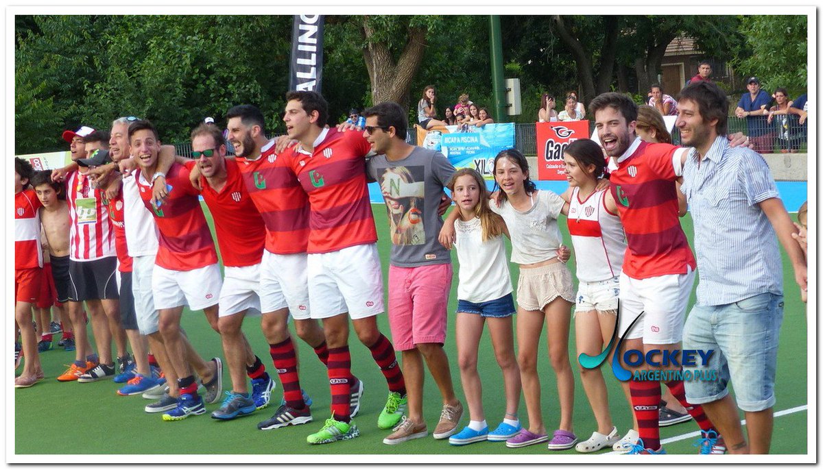 hockeyargplus's tweet photo. #DaleCampeon  📷🏆🎉 Galería de fotos Premiación y Festejos de los Campeones del Metro - River Plate - Bco. Provincia ▶️https://t.co/dYMSzWaaYc https://t.co/FRa0BkdHI6