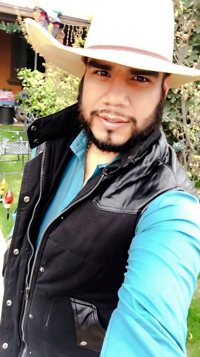 Alex_lopezlim's tweet photo. Eres parte esencial en mi vida, y digo eres, por qué aún que no estés, aunque nunca vayas a volver, tu lugar siempre será aquí en mi corazón https://t.co/CWsTeYUOhn