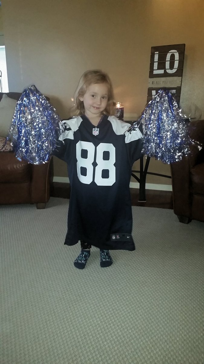 CheriseLakeside's tweet photo. #GoCowboys #MiniKraken #CSIKraken @dallascowboys https://t.co/dgOpEGxHK3
