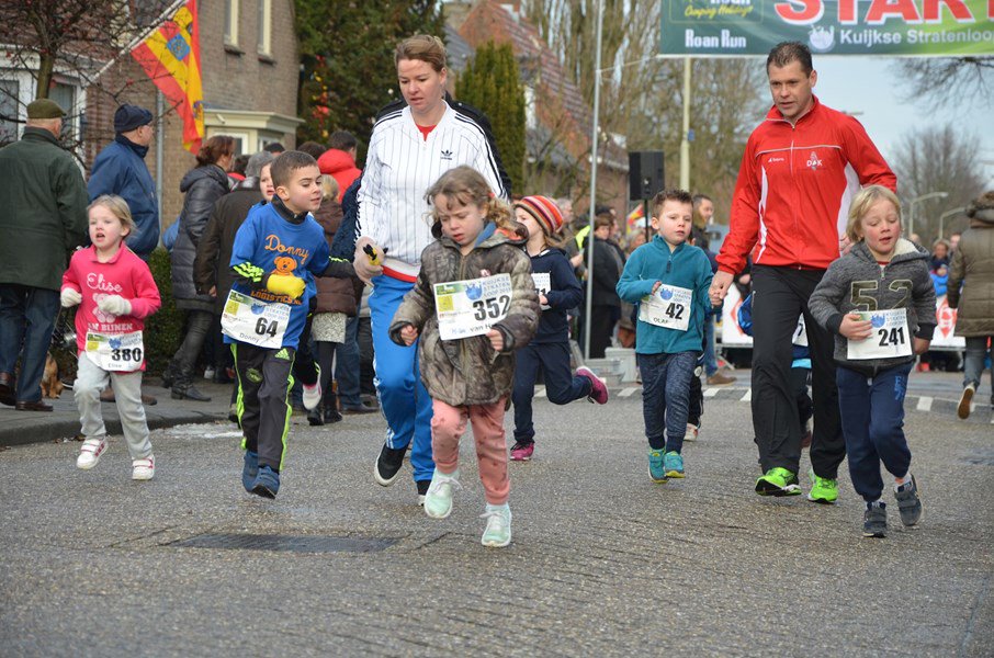HalloHeusden's tweet photo. Kuijkse Stratenloop ondanks weersomstandigheden en minder deelnemers toch geslaagd. https://t.co/ewApAsrmVV  @VVNieuwkuijk #Stratenloop https://t.co/hKOKeXTOIc