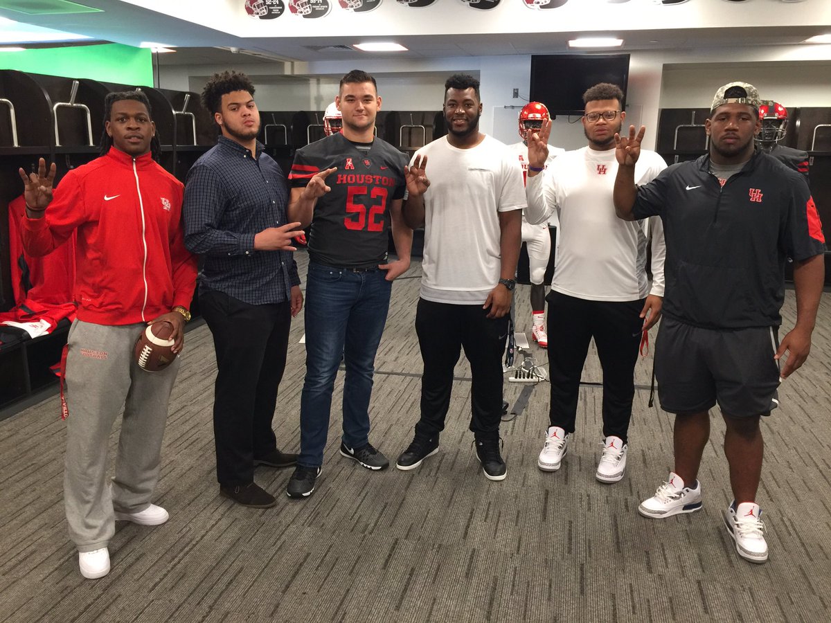 SamCosmi's tweet photo. Had a great visit in in H-town. Go Coogs🐾🐾 https://t.co/H13cXzZegi
