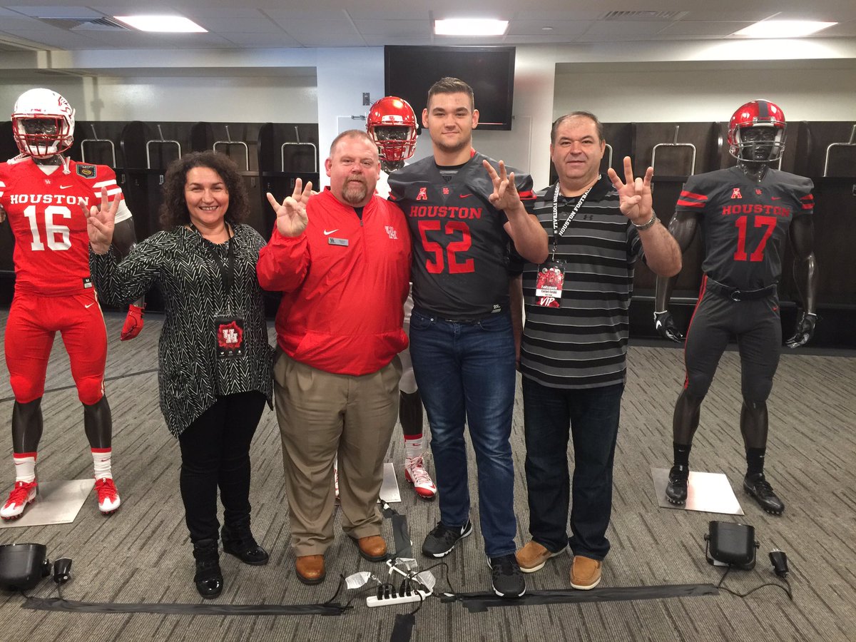 SamCosmi's tweet photo. Had a great visit in in H-town. Go Coogs🐾🐾 https://t.co/H13cXzZegi