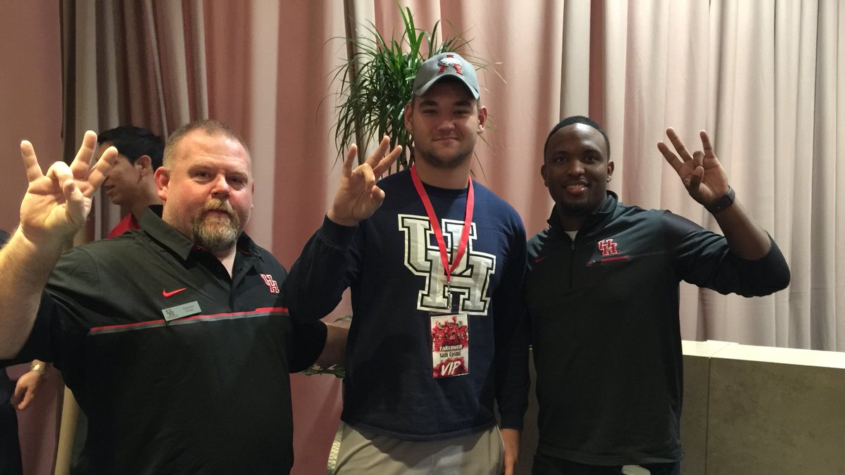 SamCosmi's tweet photo. Had a great visit in in H-town. Go Coogs🐾🐾 https://t.co/H13cXzZegi