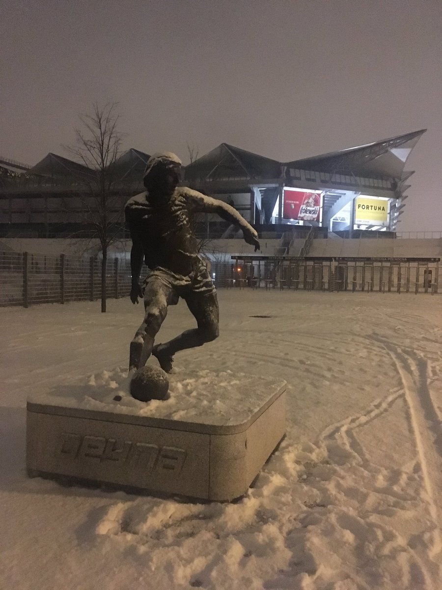 FRfootballBen's tweet photo. Another ground checked off the list following an evening trip to Legia's Polish Army Stadium #FRAnalystTrip https://t.co/F8AIR0RjpJ