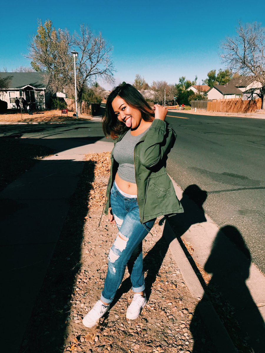 heyyitsashriya's tweet photo. I'm Asian too sooooo why not?¿ 😂🤘🏽 #praisintheasian https://t.co/jooUZLvaQa