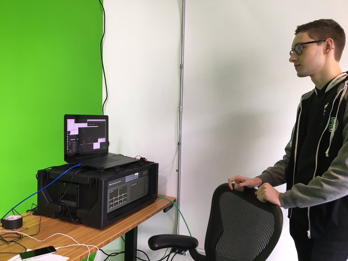 firstcontactent's tweet photo. #ROMExtraction is even more intense with the #VR15 from @VRsenalVR & we loved showing them off together @htcvive's #ViveSummit! https://t.co/fHTSMNzgV2