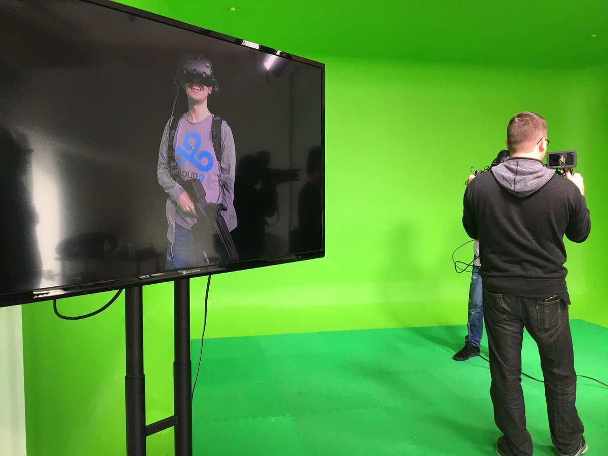firstcontactent's tweet photo. #ROMExtraction is even more intense with the #VR15 from @VRsenalVR & we loved showing them off together @htcvive's #ViveSummit! https://t.co/fHTSMNzgV2