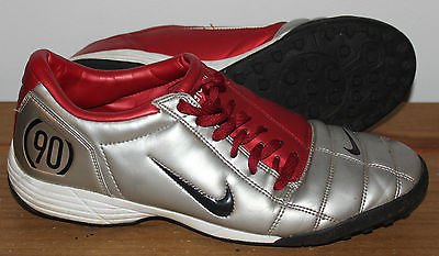 Momo's tweet photo. Wish Yeezy's would piss of and these would come back into fashion! #Only90sKids https://t.co/4nz4aY4bT1
