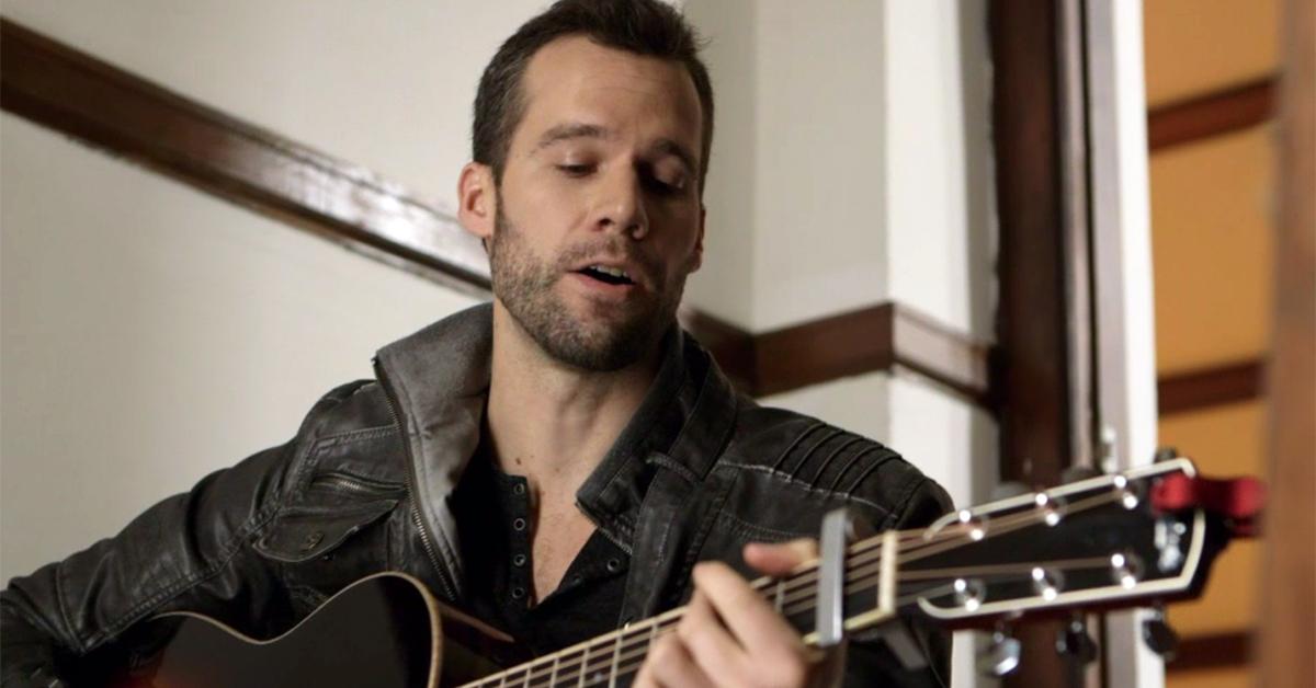 CMTCanada's tweet photo. Watch @ChadBrownlee perform #HeartsOnFire in one single take! https://t.co/A6bjEPz9RJ #CMTOneShot https://t.co/PkI0fEBWJ4