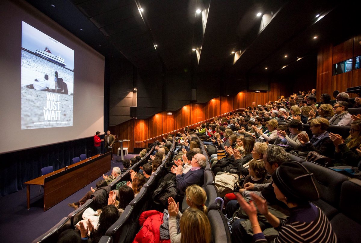 GalernaStudio's tweet photo. Presentación del documental "Wait, just wait" en el @aquariumss de nuestro compañero de #GalernaStudio @javijuliophoto.Foto Manu Lozano https://t.co/5vkAXxIZL1