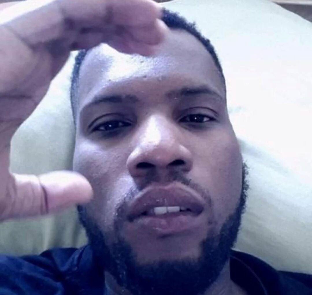Mterror02's tweet photo. Who came up with that hash tag of #ThingsToBeLeftIn2016
Y'all misled @NoChill4D and he left his ears in 2016. π https://t.co/7fg00jl1xX